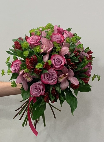 Яркий букет с розами и орхидеями  от интернет-магазина цветов в 