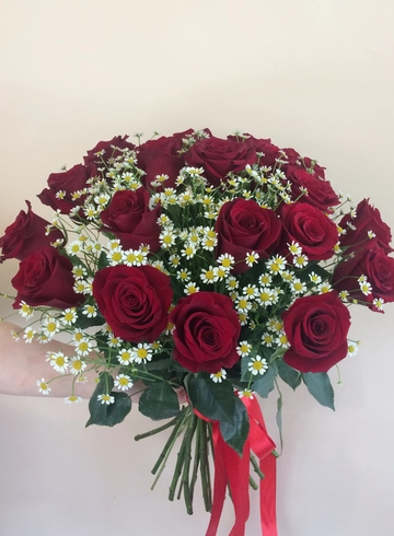 Букет роз с ромашками от интернет-магазина цветов в 