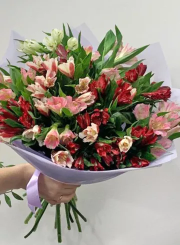 Букет «В моменте» от интернет-магазина цветов в 