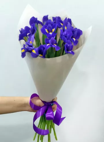Букет  ирисов от интернет-магазина цветов в 