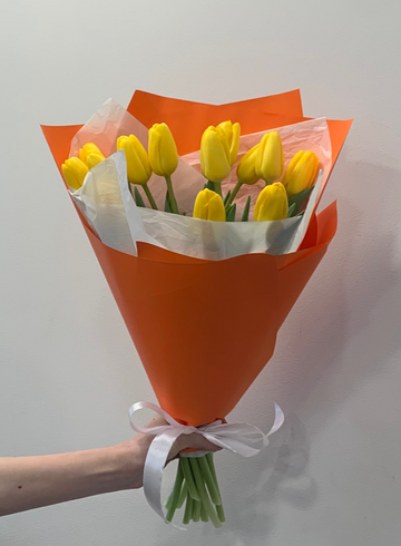 Букет желтых тюльпанов  от интернет-магазина цветов в 