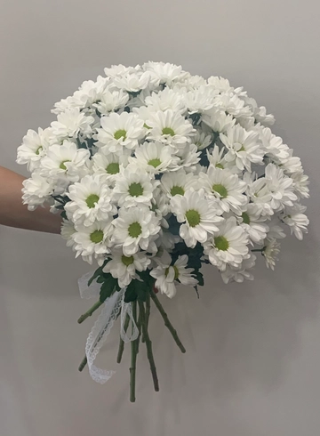 Букет белых ромашковых хризантем  от интернет-магазина цветов в 