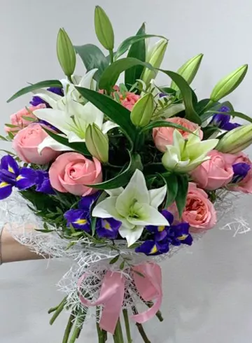 Букет «Волшебный мир» от интернет-магазина цветов в 