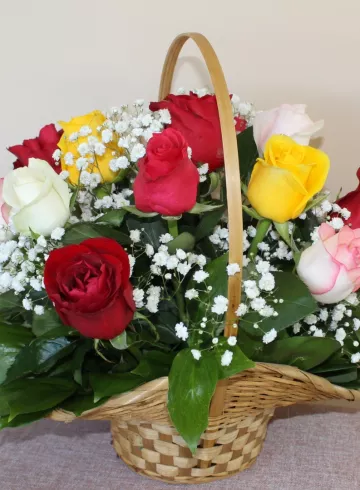 Корзинка с розами от интернет-магазина цветов в 