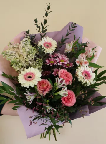 Сборный букет «Весенний» от интернет-магазина цветов в 