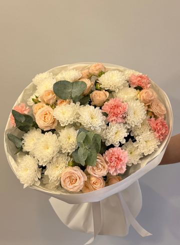 Сборный букет хризантема с кустовой розой  от интернет-магазина цветов в 