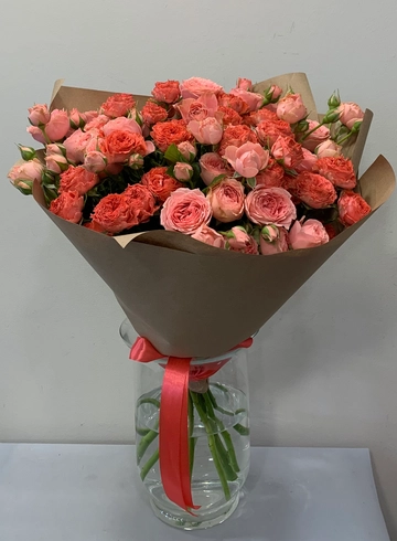 Кустовые розы в букете  от интернет-магазина цветов в 