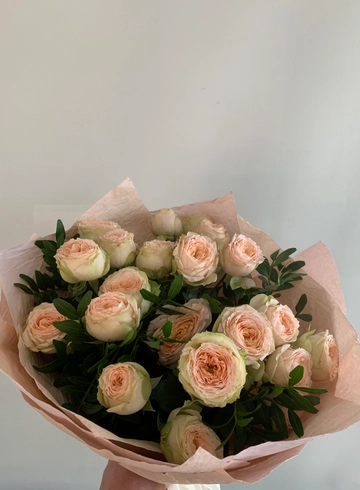 Букет из кустовой розы  от интернет-магазина цветов в 