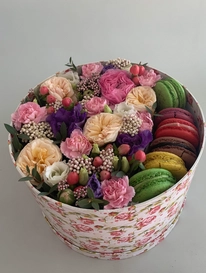 Композиция с макарунами для девушки от интернет-магазина «» в 