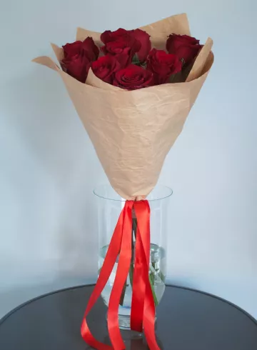 9 красных роз от интернет-магазина цветов в 