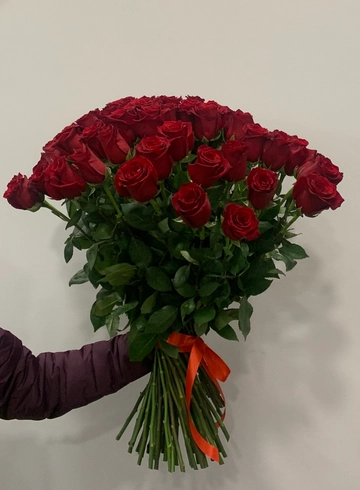 Букет из 25 красных роз «Любимой» от интернет-магазина цветов в 