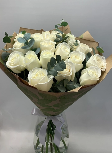 25 белых роз в букете от интернет-магазина цветов в 