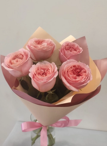 5 розовых роз в букете  от интернет-магазина цветов в 