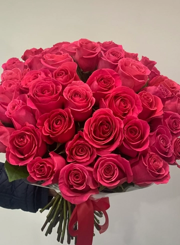 Букет 35 розовых роз от интернет-магазина цветов в 