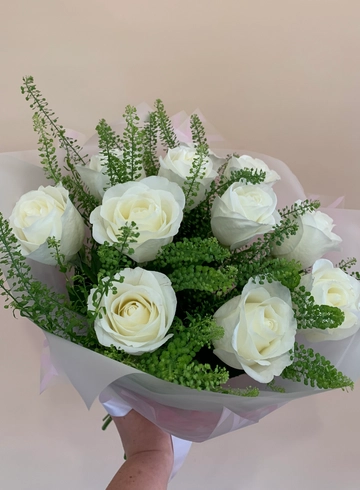 Букет из 11 белых роз  от интернет-магазина цветов в 