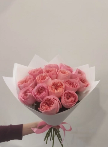 Пионовидные розы в букете  от интернет-магазина цветов в 