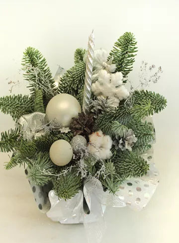 Новогодняя композиция &laquo;Морозко&raquo; от интернет-магазина цветов в 