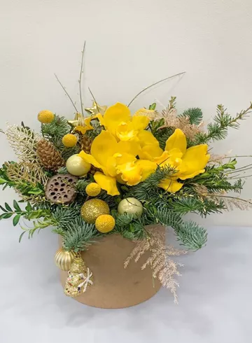 Композиция &laquo;Камин&raquo; от интернет-магазина цветов в 